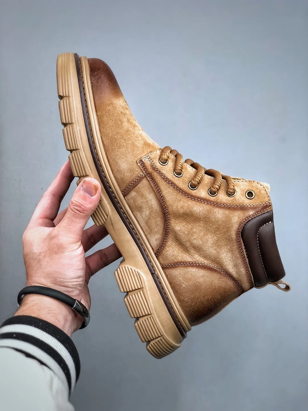 Welfare special price 💰440 #Timberland Timberland/Timberland new autumn and winter products (plush lining🔥warm and heat-locking) autumn and winter must-have outdoor leisure rhubarb boots series #Guangdong Dachang quality original box original packaging fashionable matching fabrics made of Italian 🇮🇹 top frosted fine-grained cowhide lightweight outsole with anti-odor and anti-corrosion genuine leather latex insoles from outsole to hardware are made from OEM raw materials Same as the original Goodyear's never-opening glue process. Good products don't kill pigs. The quality of the first order is strictly controlled. Exclusively released on the entire network. The quality is beyond doubt. The full set of official website unified packaging gives you a perfect wearing experience. The quality is exquisite and durable. A must-have for sportsmen. Specializes in not being handsome. High-quality feet feel first-class. This winter, it is specially used for outdoor cold protection. Daily casual matching. Size: 39-44 (leather shoe size)